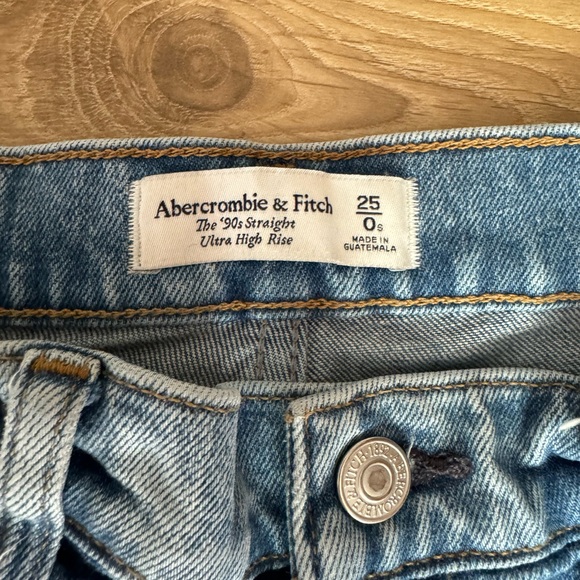 Abercrombie Ultra High Rise 90s Straight Jean - Picture 2 of 3
